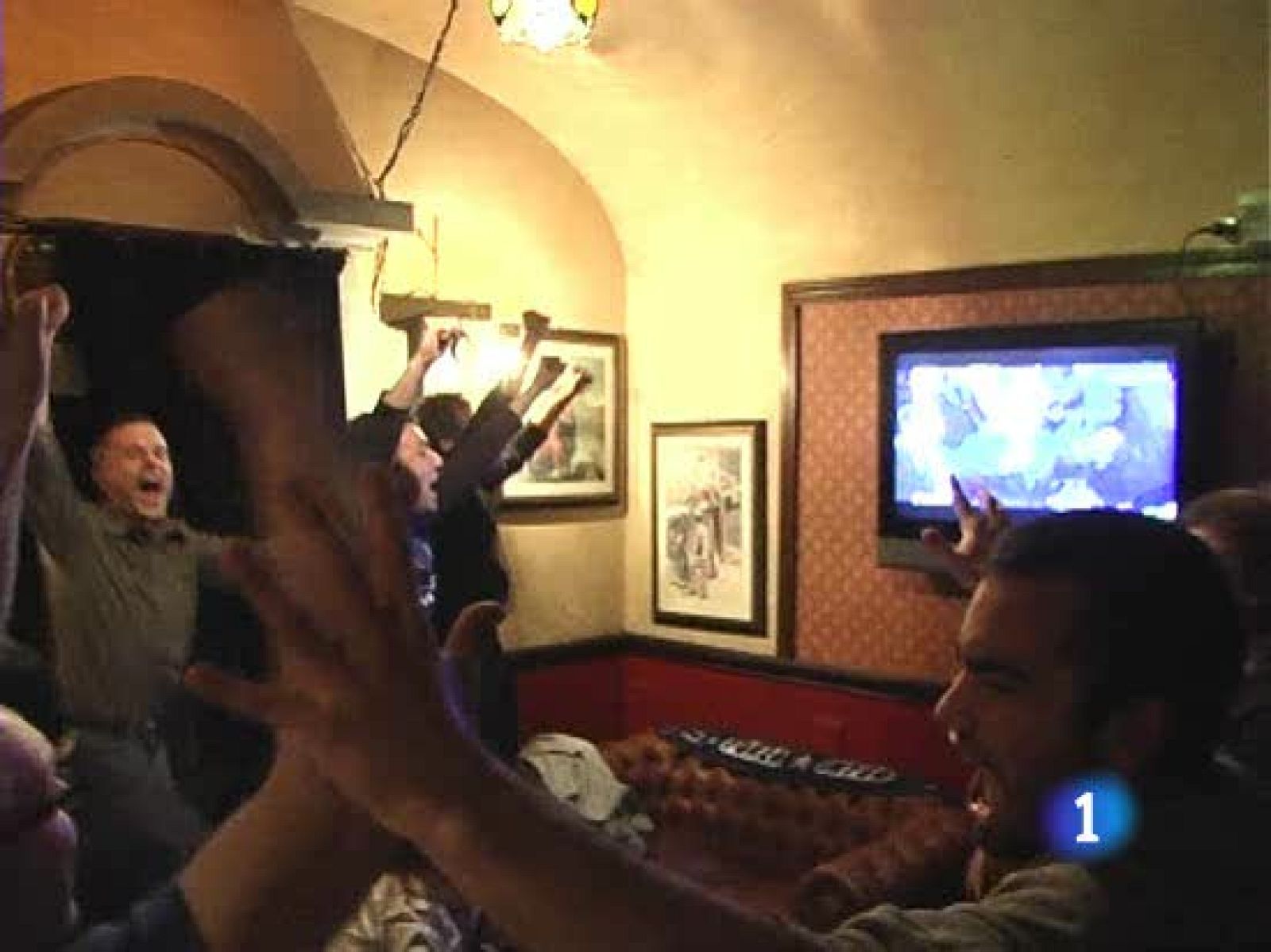 32 años han tenido que esperar los 'tifosi' del Inter de Milán para poder ver a su equipo clasificarse para la final de la máxima competición europea. Como no era para menos, vivieron el partido con mucha tensión hasta el pitido final. Al final, el a