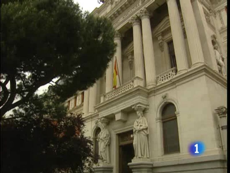 El Gobierno va a reducir el número de empresas públicas y se surpimirán 32 altos cargos | Ver