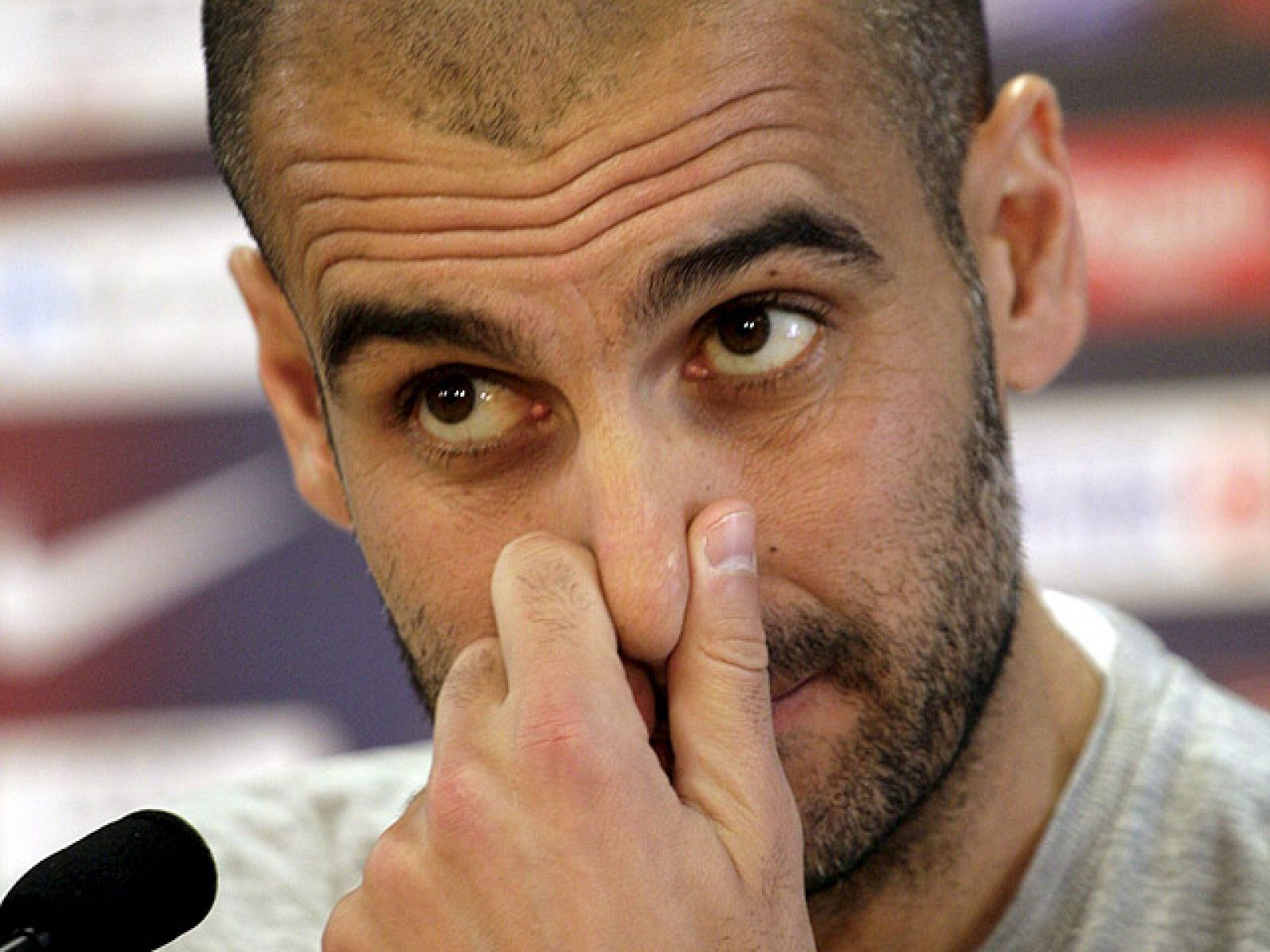 El técnico del Barcelona ha asegurado que el año pasado merecieron todos los títulos que ganaron y que si este no lo han logrado, es porque el deporte es así, te coloca en tu sitio y "no vale lamentarse".