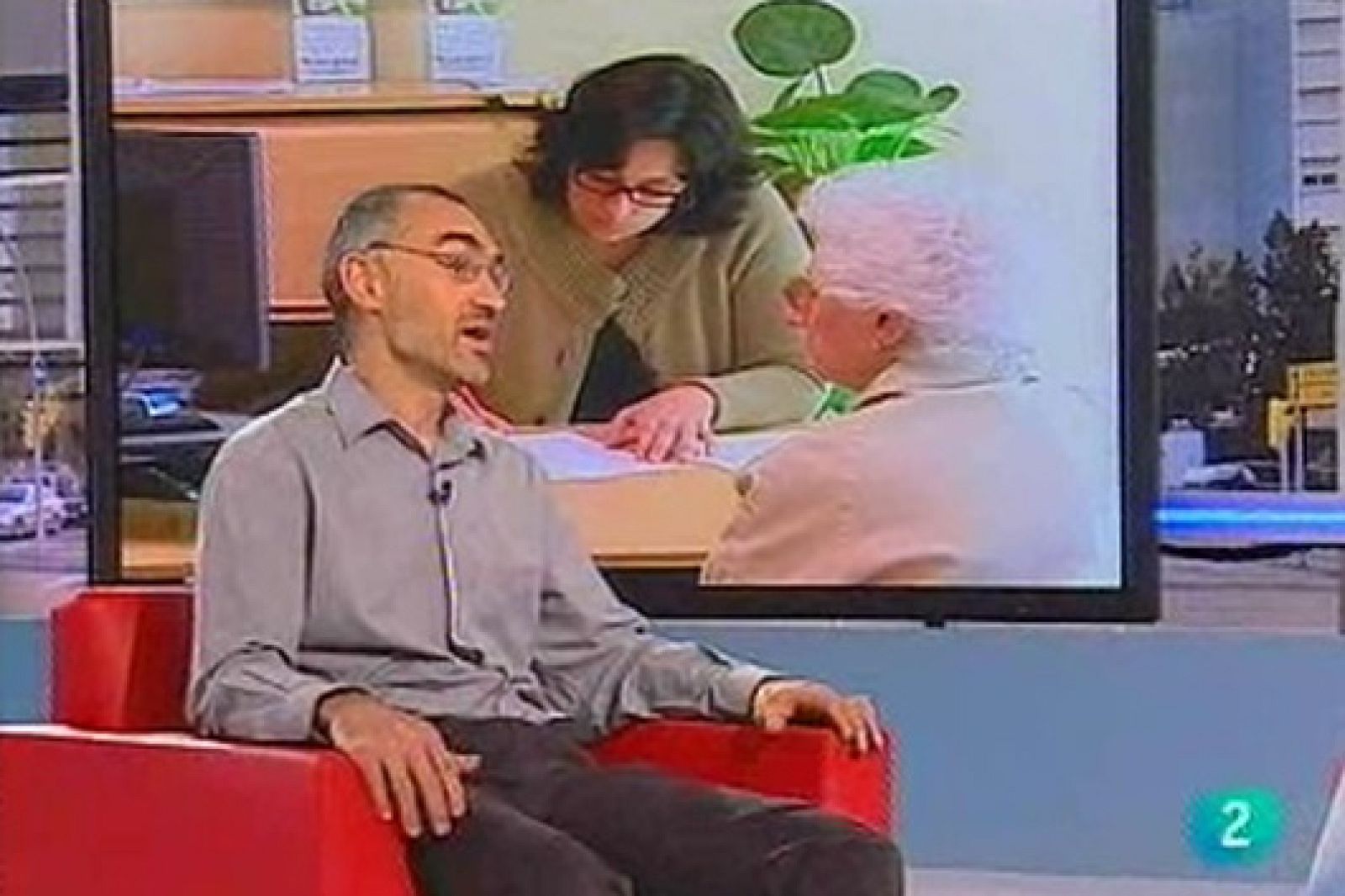 Para Todos La 2 ong 2  27-04 Banca Ética