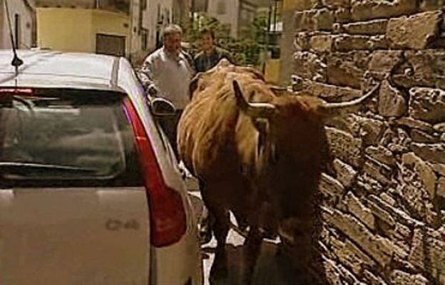 España Directo - El pueblo del "carril-vaca"