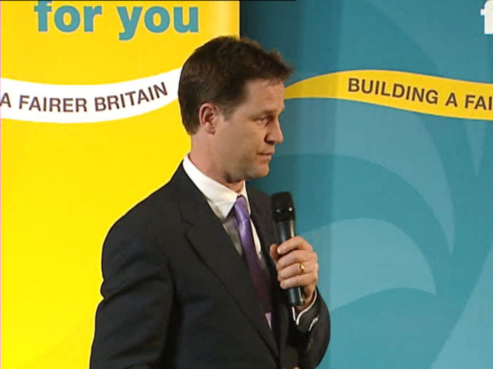 La nube de ceniza está perturbando la recta final de la campaña electoral británica | Ver