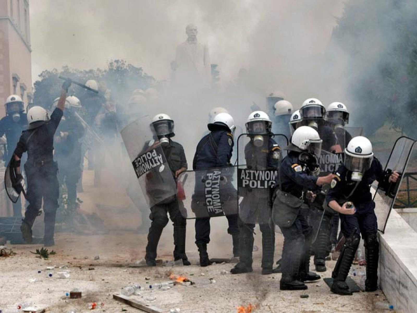 Telediario 2 en cuatro minutos - 05/05/10 | Ver