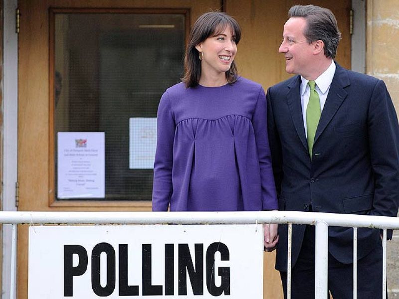 Cameron, el primero en votar