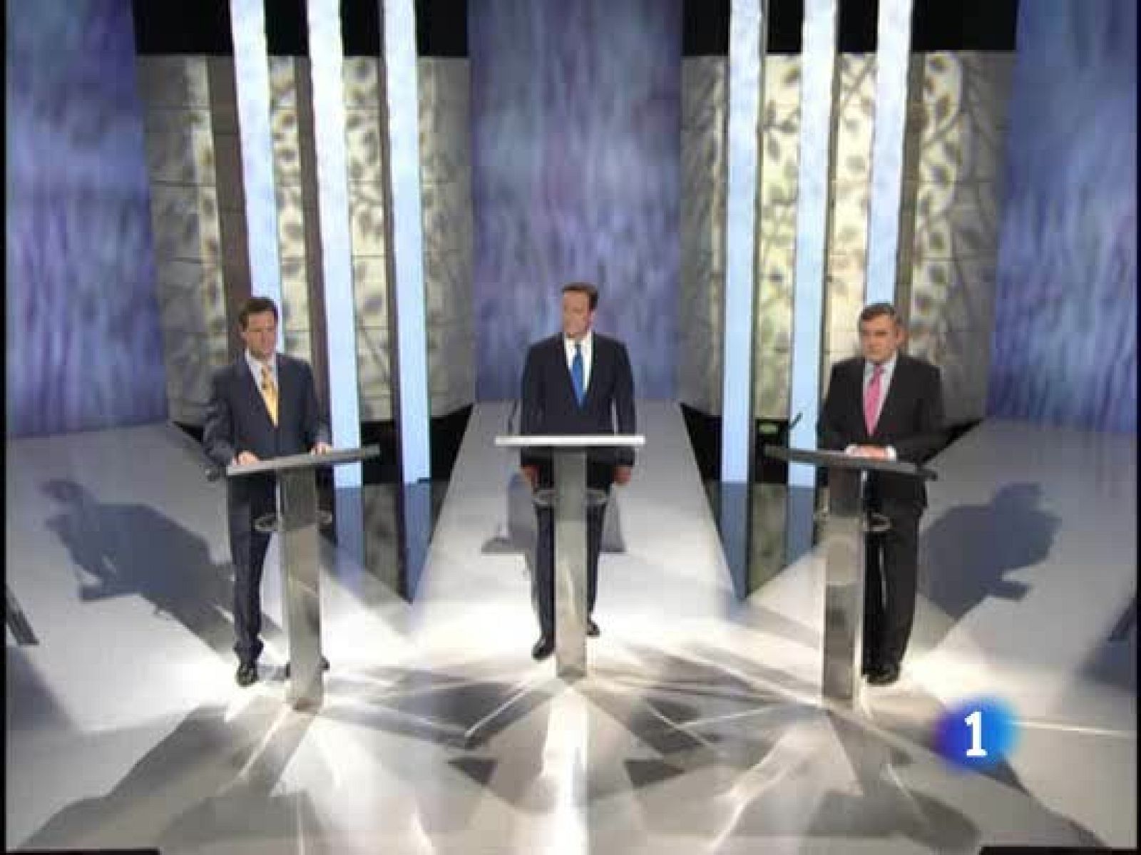 Los debates en televisión de los tres principales líderes han revolucionado la campaña electoral en Reino Unido | Ver