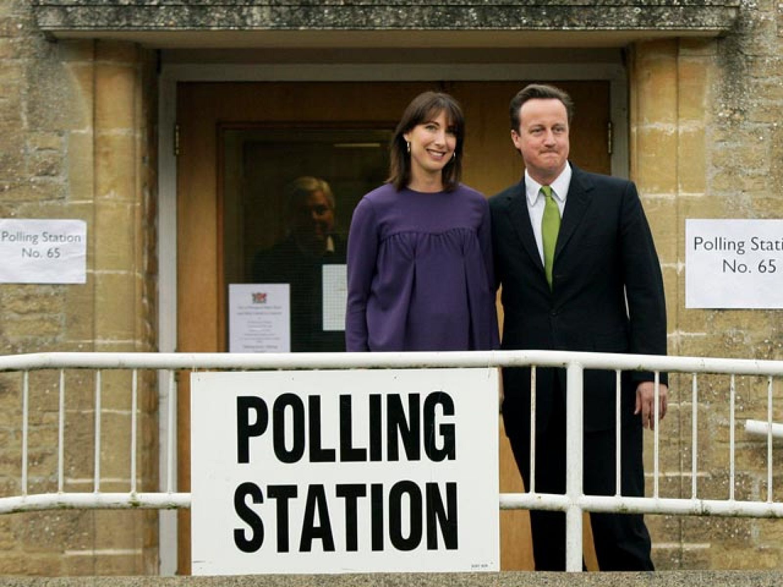 Telediario 2 en cuatro minutos - 06/05/10 | Ver