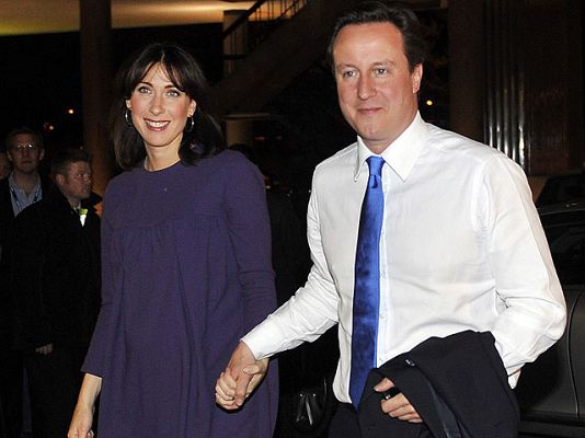  - Cameron gana las elecciones