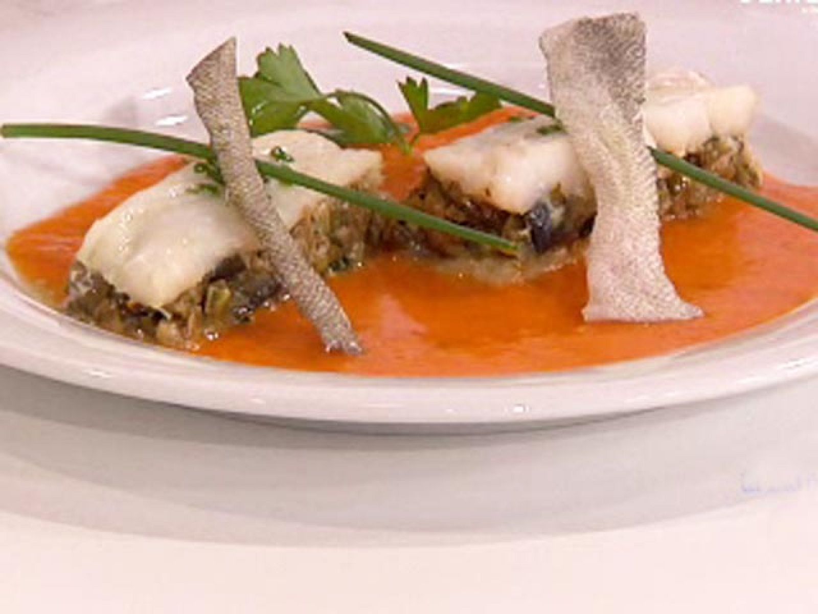 Saber cocinar - Filetes de bacalao rellenos en salsa de tomate - RTVE Cocina | Ver