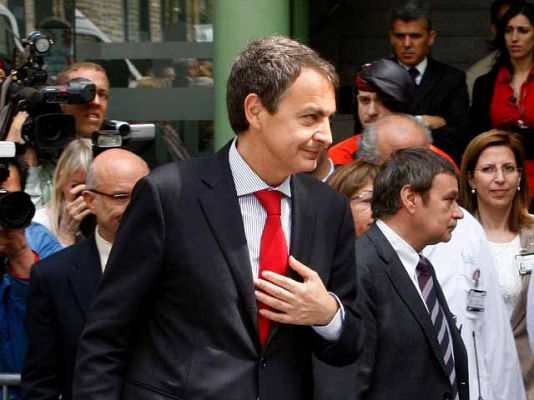  - Zapatero visita en el Hospital Clínic al rey Don Juan Carlos