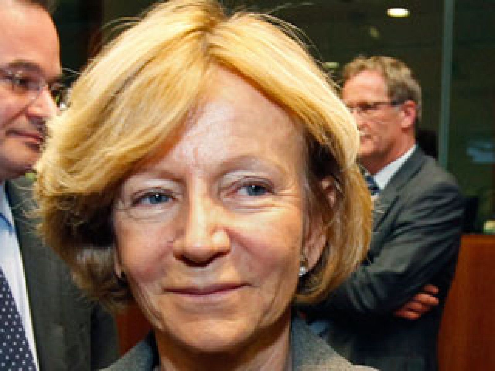 Salgado anunciará en Bruselas que el Gobierno va a recortar el déficit en 15.000 millones de euros adicionales.