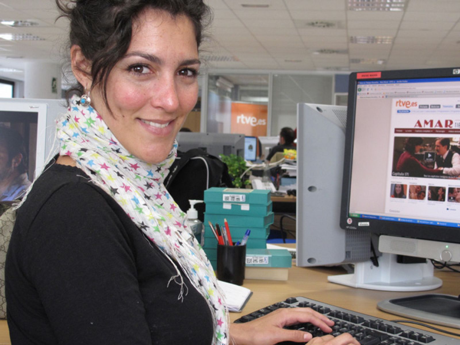 Amar - Rocío Madrid nos invita a seguir "Amar" en la red - Amar en tiempos revueltos | Ver