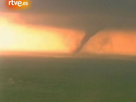  - Varios tornados arrasan Oklahoma