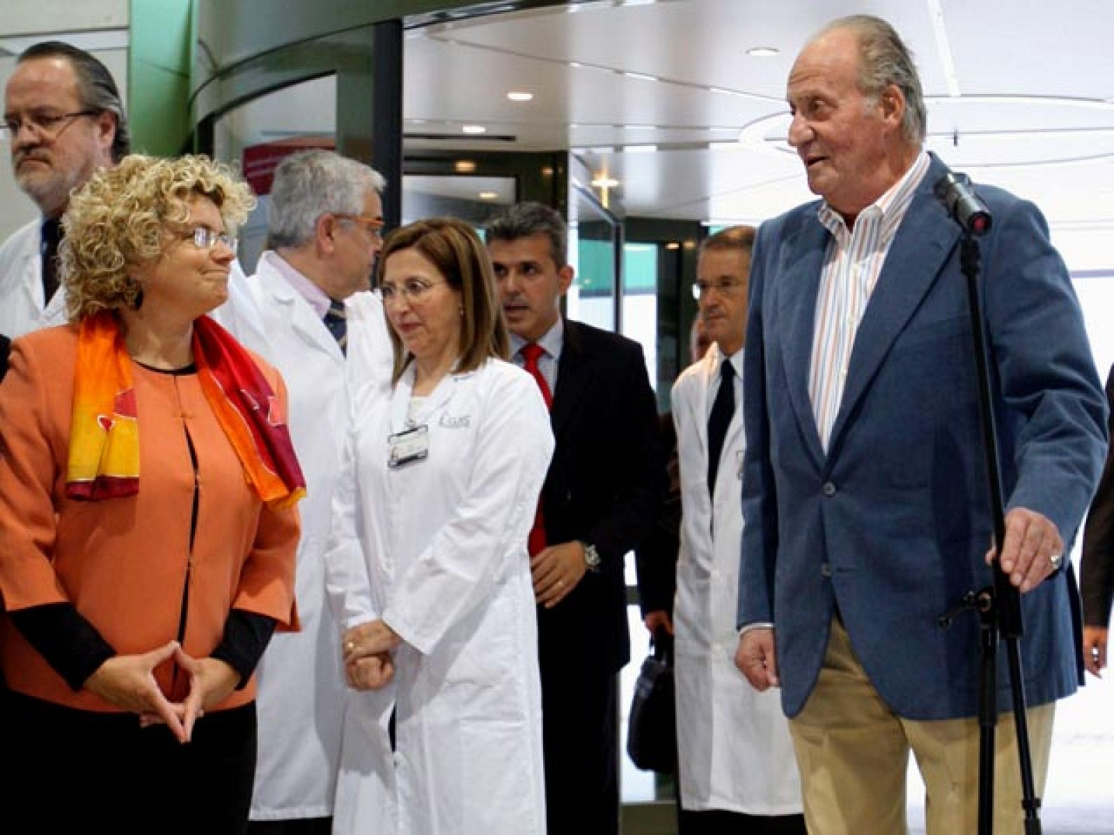 El Rey recibe el alta y abandona el Hospital Clínic de Barcelona | Ver