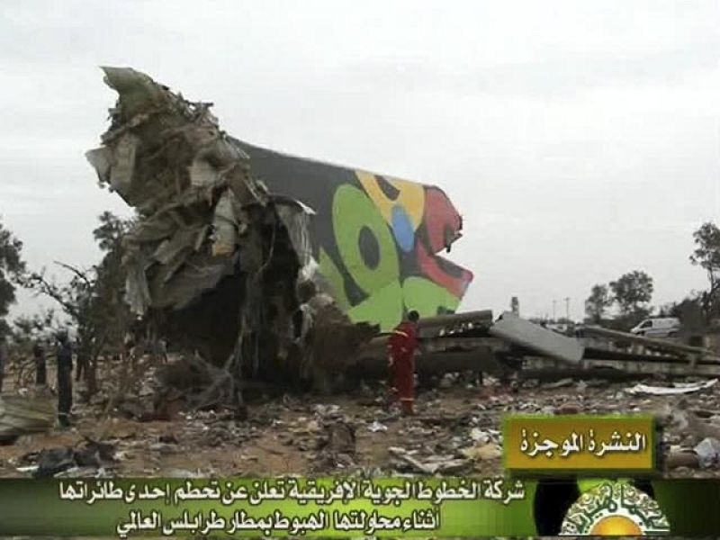 Al menos 103 muertos en un acidente de avión en Trípoli, Libia