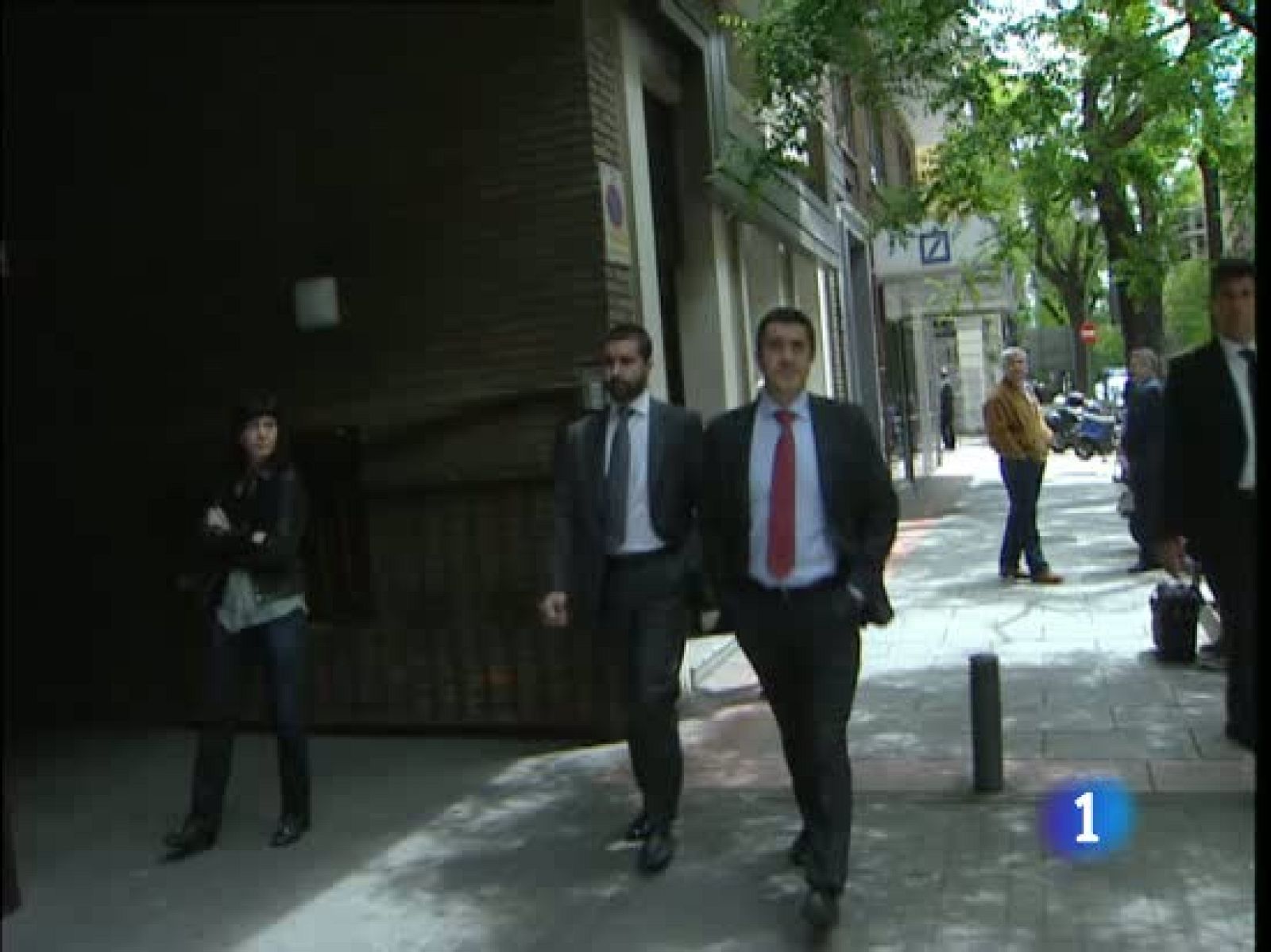 Las Comunidades Autónomas también tienen que reducir el déficit | Ver