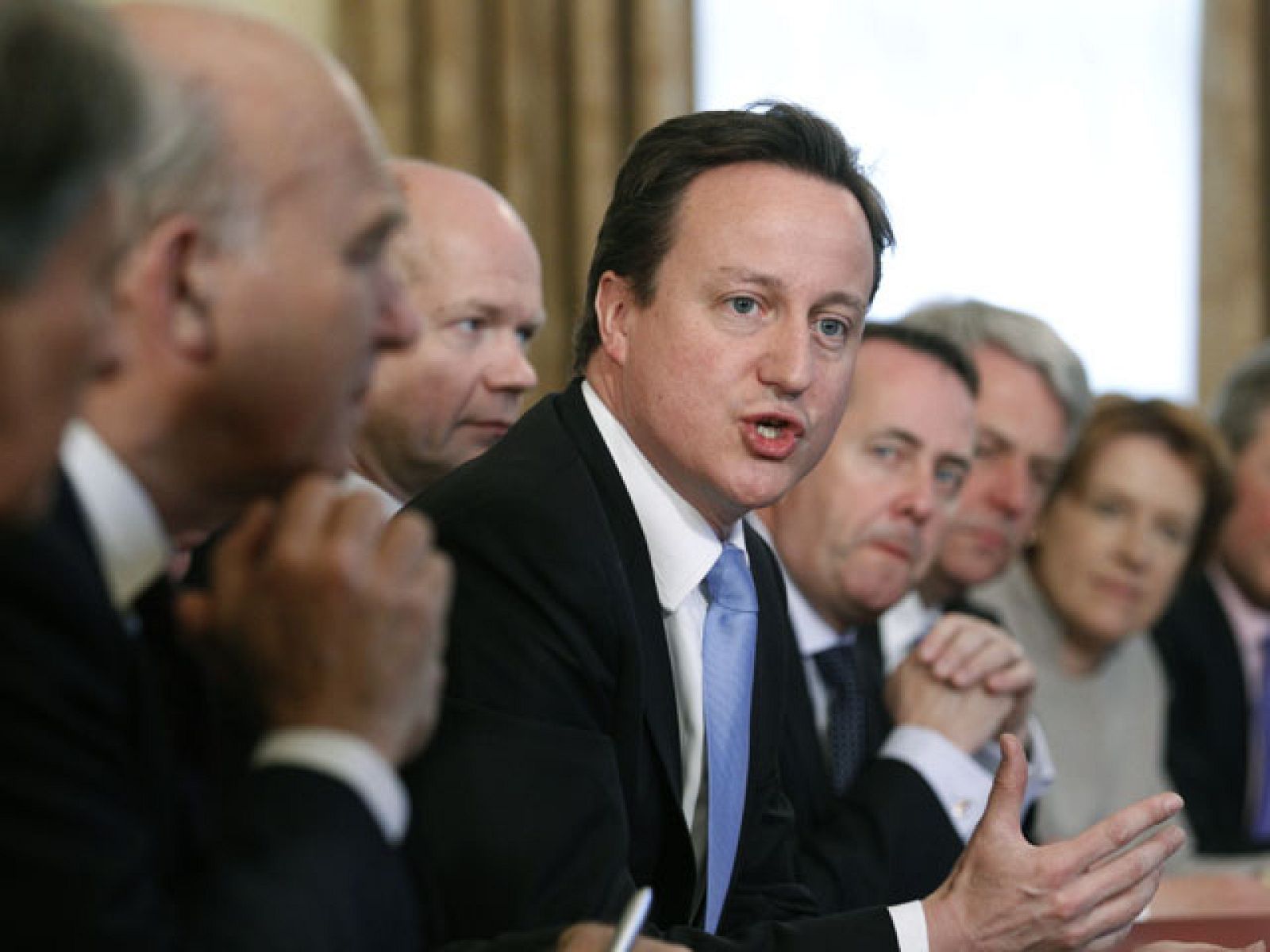 Primera reunión del nuevo gobierno de Cameron