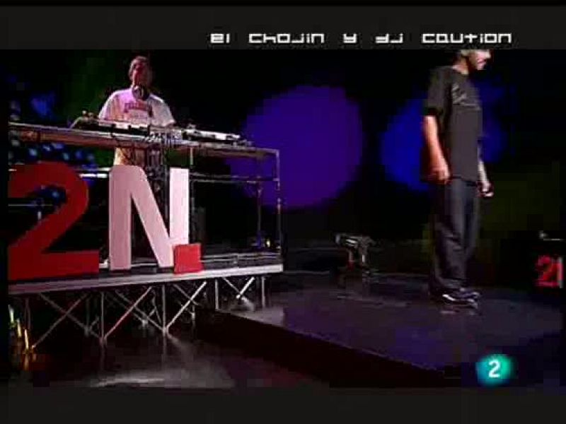 El Chojín, en La 2 Noticias: Los recortes económicos y el Atlético. el rapero El Chojín hace su habitual repaso a la actualidad semanal a ritmo de hip-hop, hablando sobre los recortes sociales anunciados por el Gobierno, las visicitudes de Garzón y