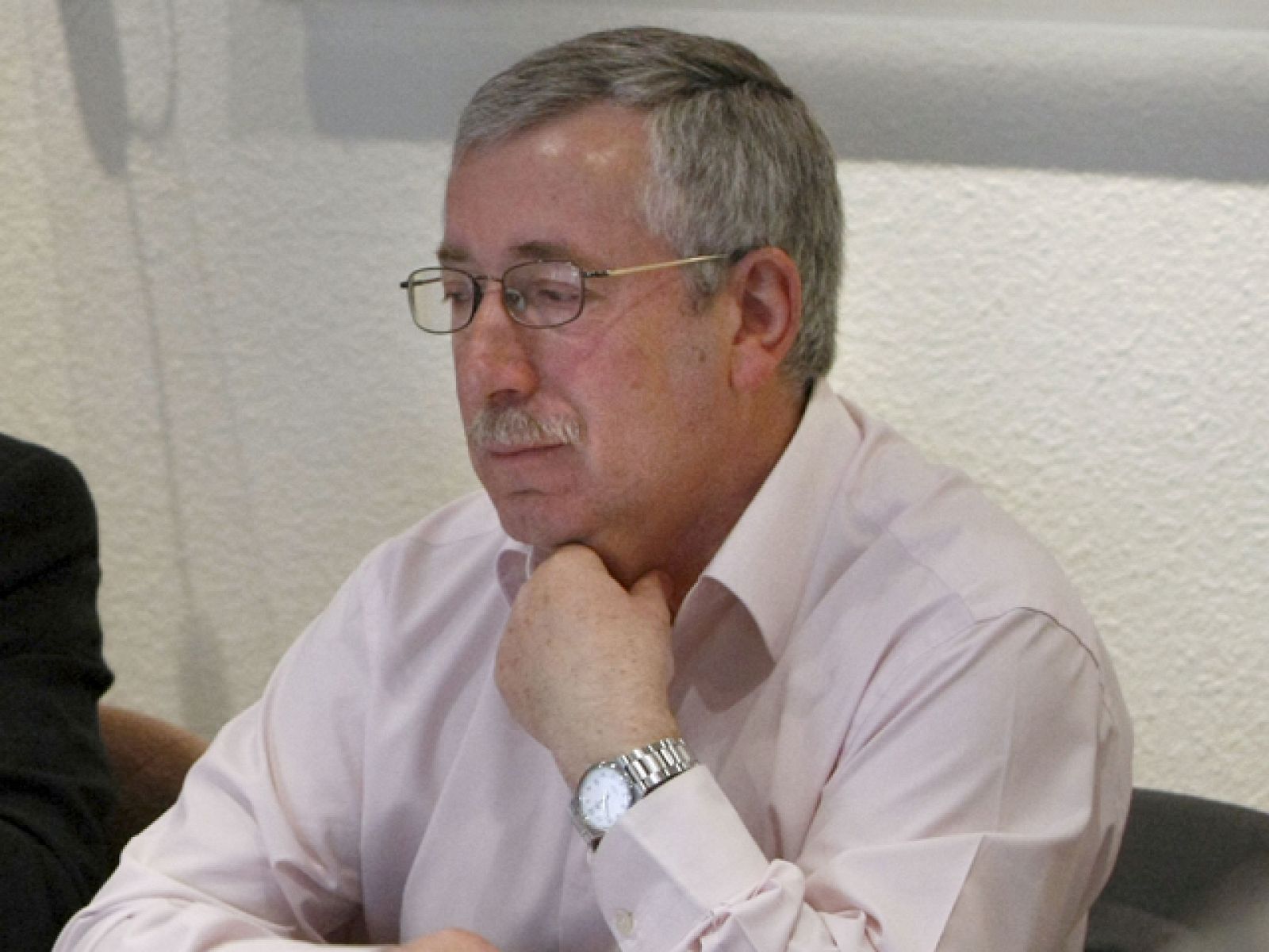 Las direcciones de los sindicatos han analizado hoy las medidas de ajuste del Gobierno | Ver