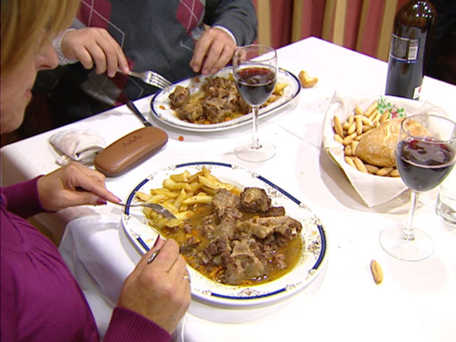 Estos días aumenta el número de restaurantes que ofrecen entre sus platos carne de toro de lidia | Ver