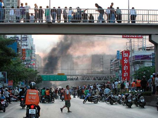  - Violencia en las calles de Bangkok