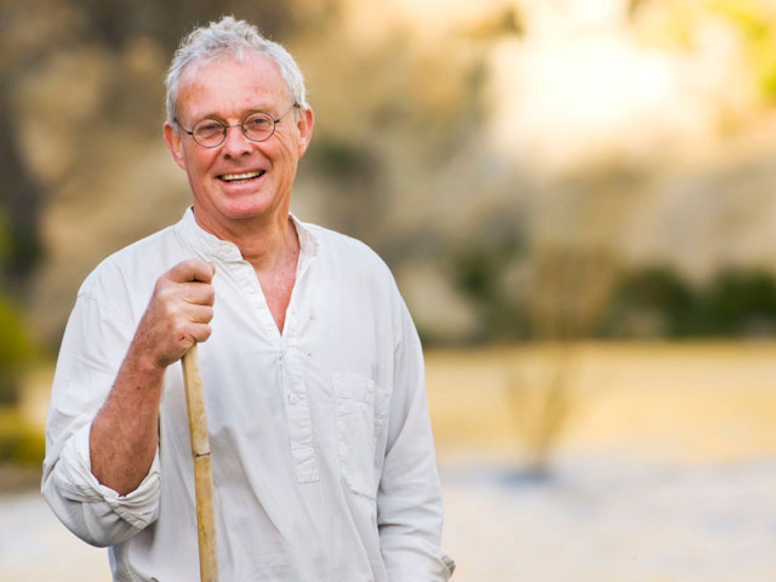 El escritor británico Chris Stewart publica "Tres maneras de volcar un barco" | Ver