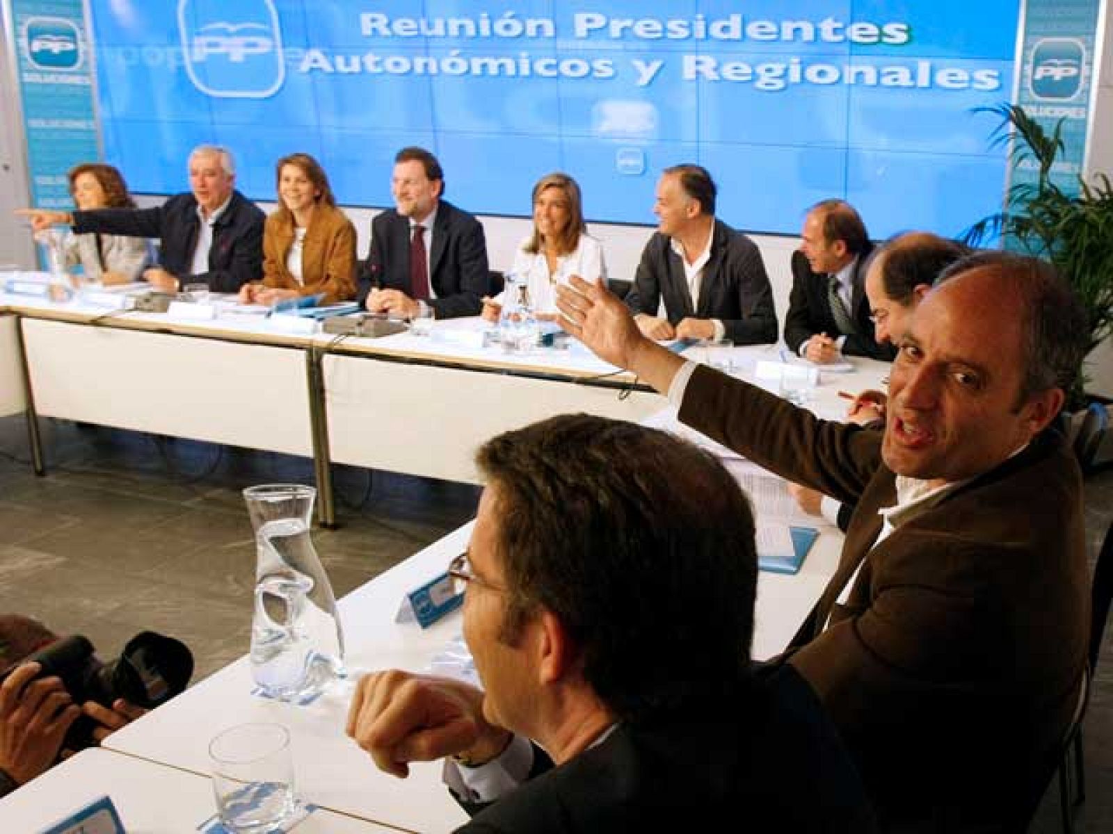 Reunión del PP para estudiar los recortes en el gasto | Ver