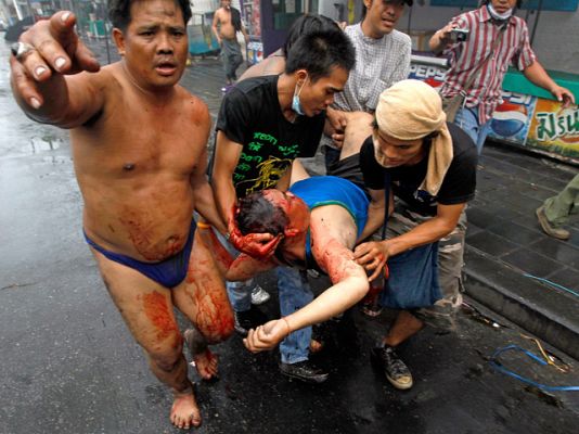  - Ultimatum a los 'camisas rojas'