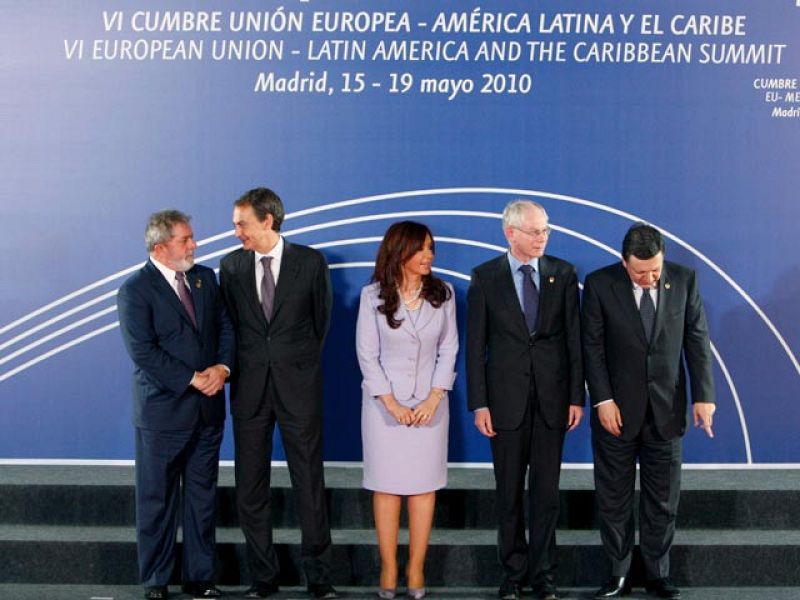 Telediario 2 en cuatro minutos - 17/05/10 | Ver