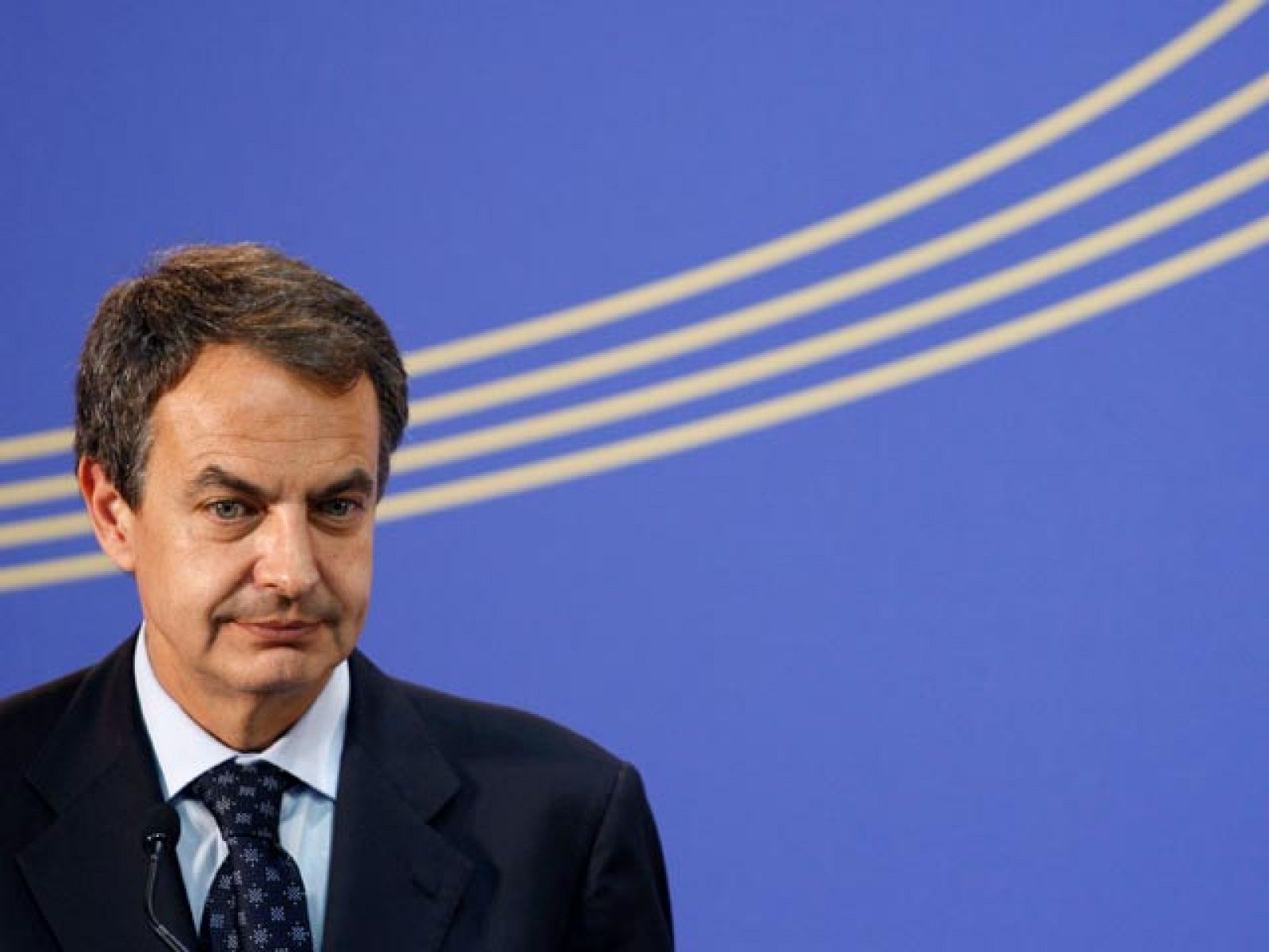 Zapatero se plantea subir impuestos a las rentas altas | Ver