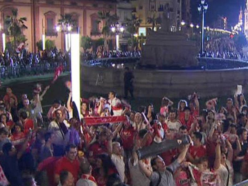 Sevilla celebra la Copa en la Puerta de Jerez