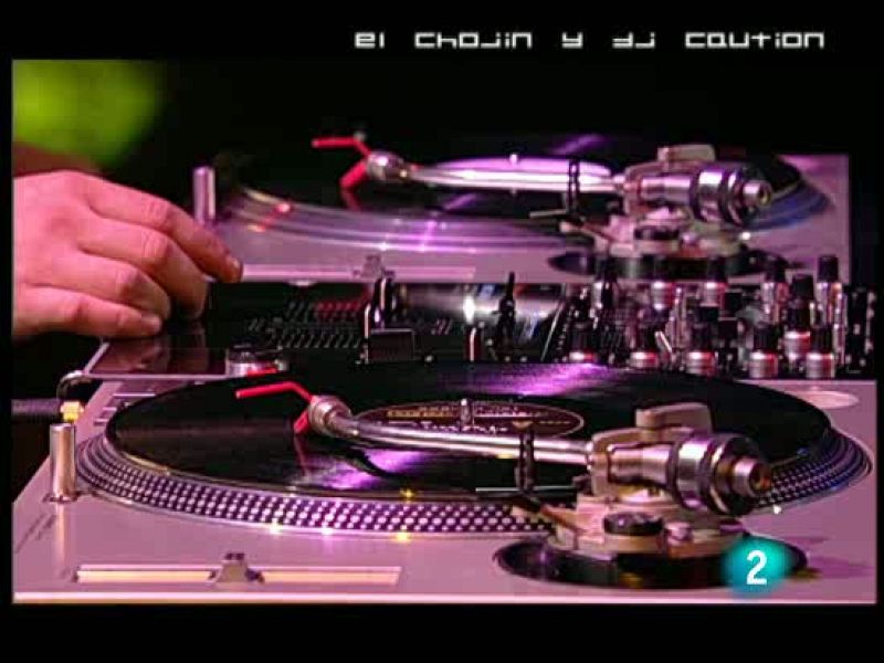 El Chojín en La 2 Noticias: inventar las noticias. El rapero El Chojín repasa la semana en clave de rap.