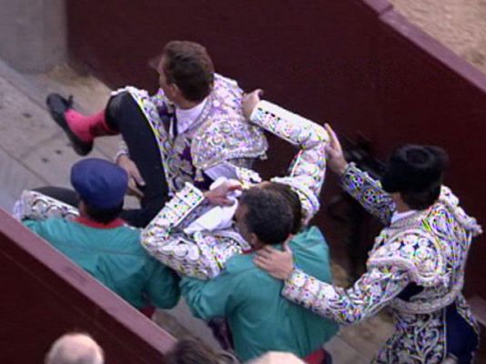  - Julio Aparicio corneado