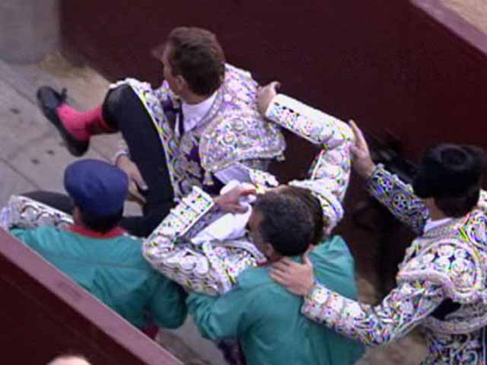 Julio Aparicio evoluciona favorablemente tras la grave cornada sufrida el viernes | Ver