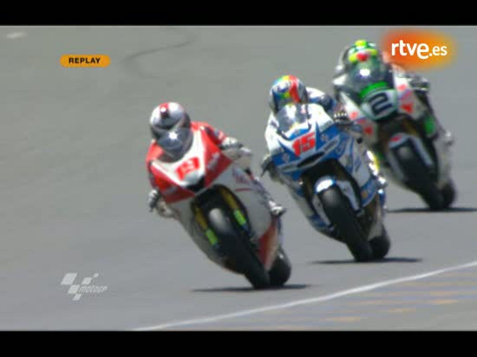 La moto de Xavier Simeon derribó a Alex de Angelis como un misil teledirigido en la carrera de Moto2 de Le Mans.