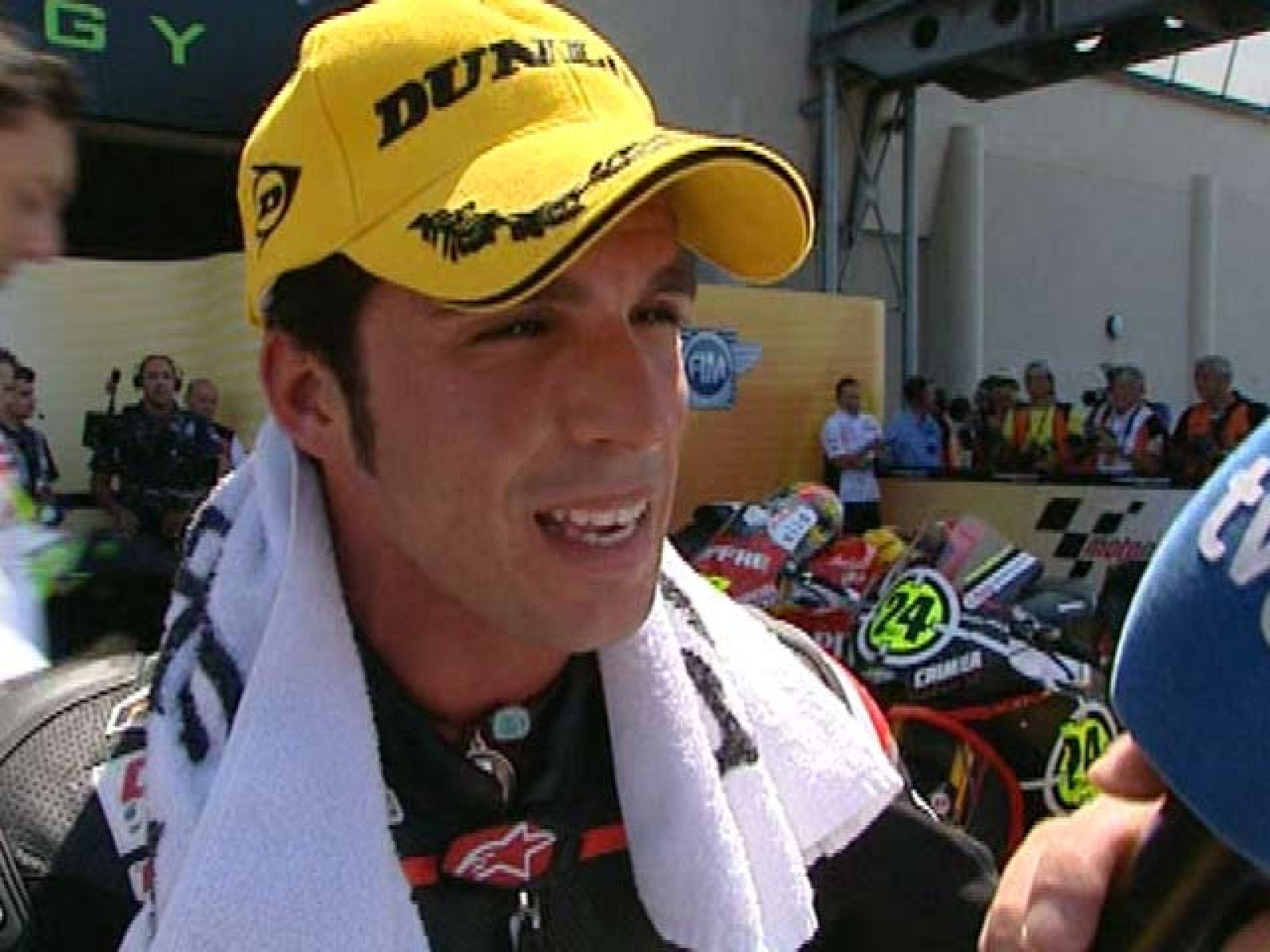 El piloto español de Moto2 Toni Elías se muestra satisfecho con su victoria en Le Mans.