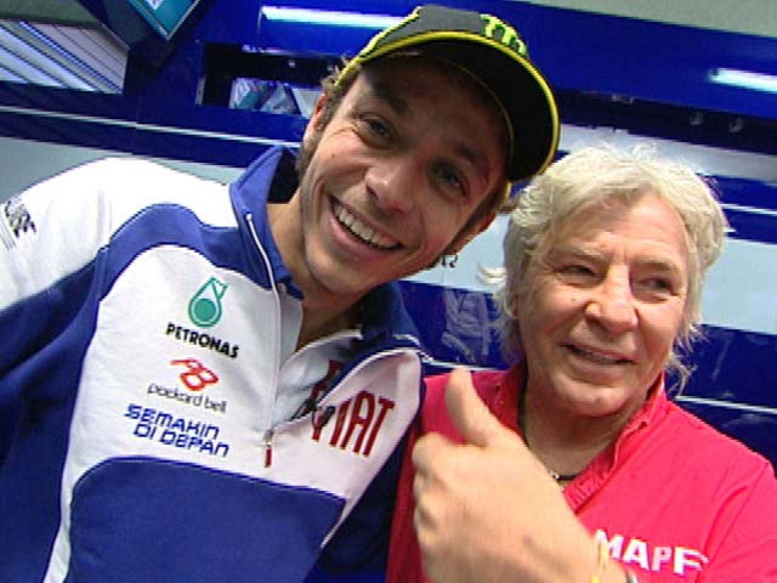 Dos auténticos monstruos del motociclismo, Valentino Rossi y Ángel Nieto, vuelven a coincidir.