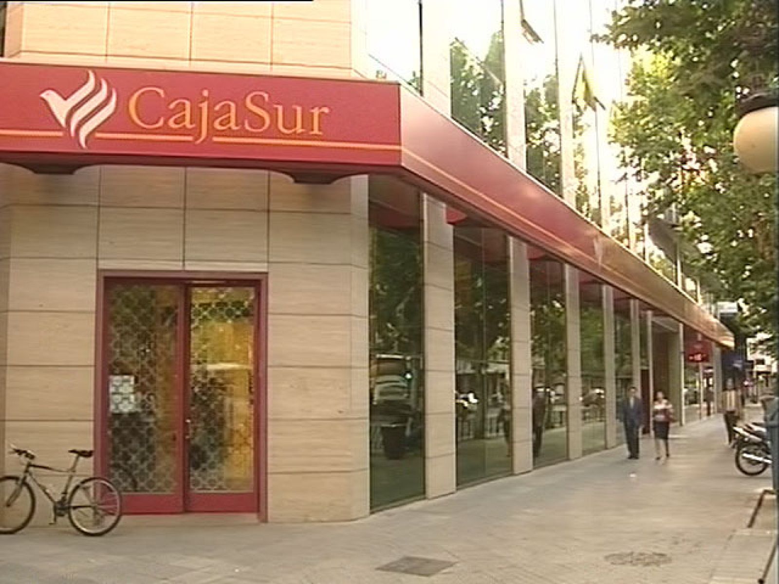 Normalidad en las oficinas de Caja Sur | Ver