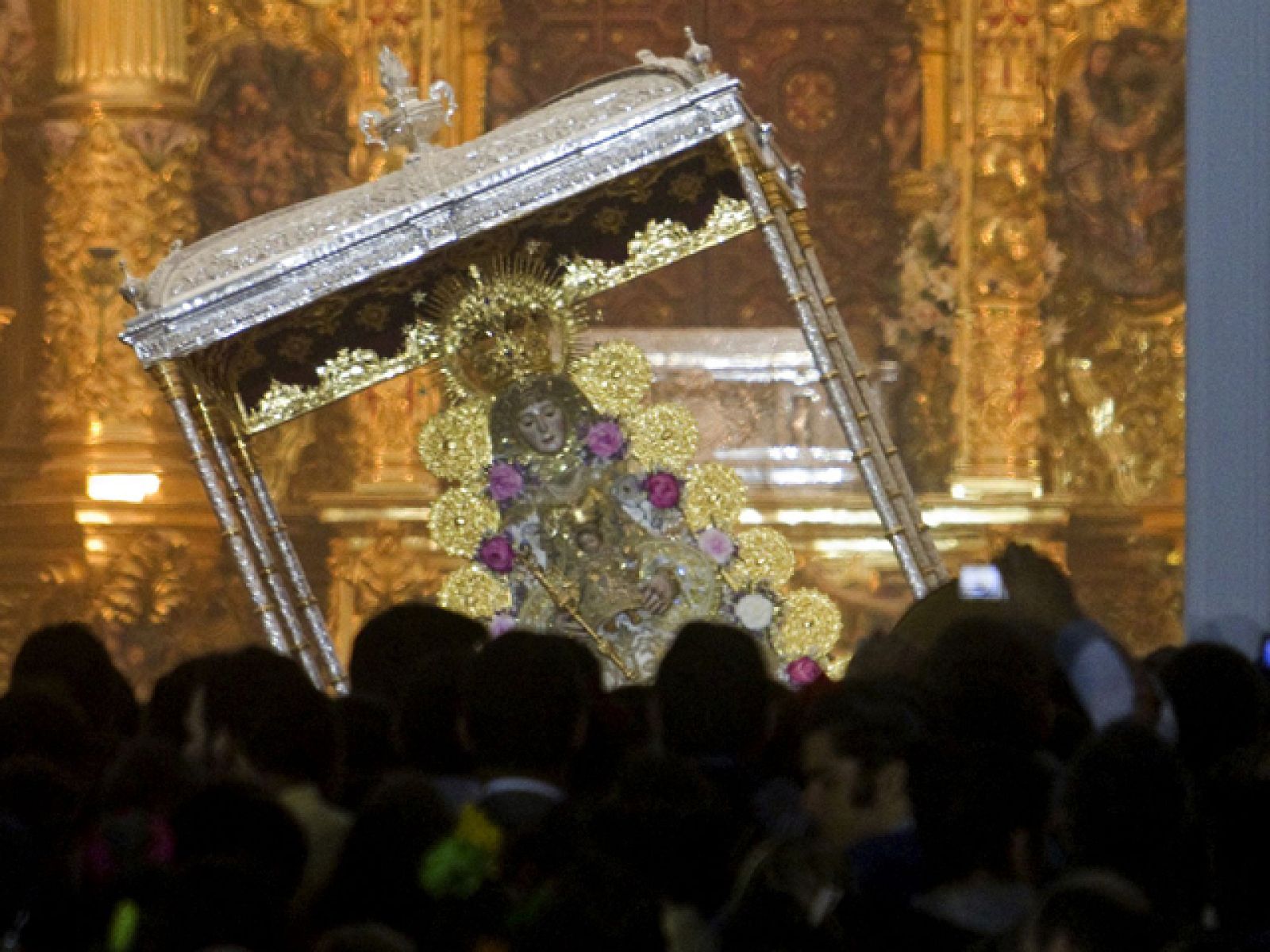 A las tres menos 10 de esta madrugada se producía el momento mágico del Rocío | Ver