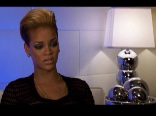  - Entrevista  con Rihanna