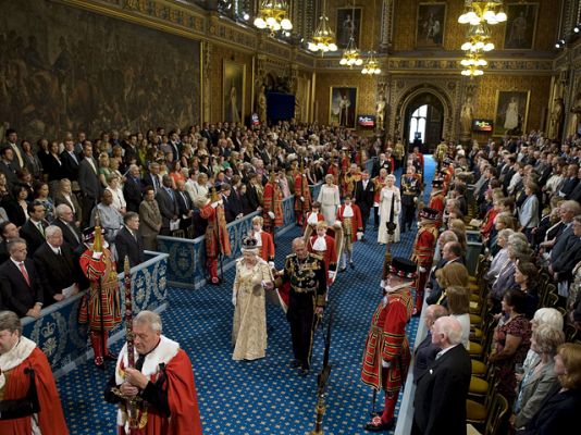  - Isabel II inaugura el Parlamento