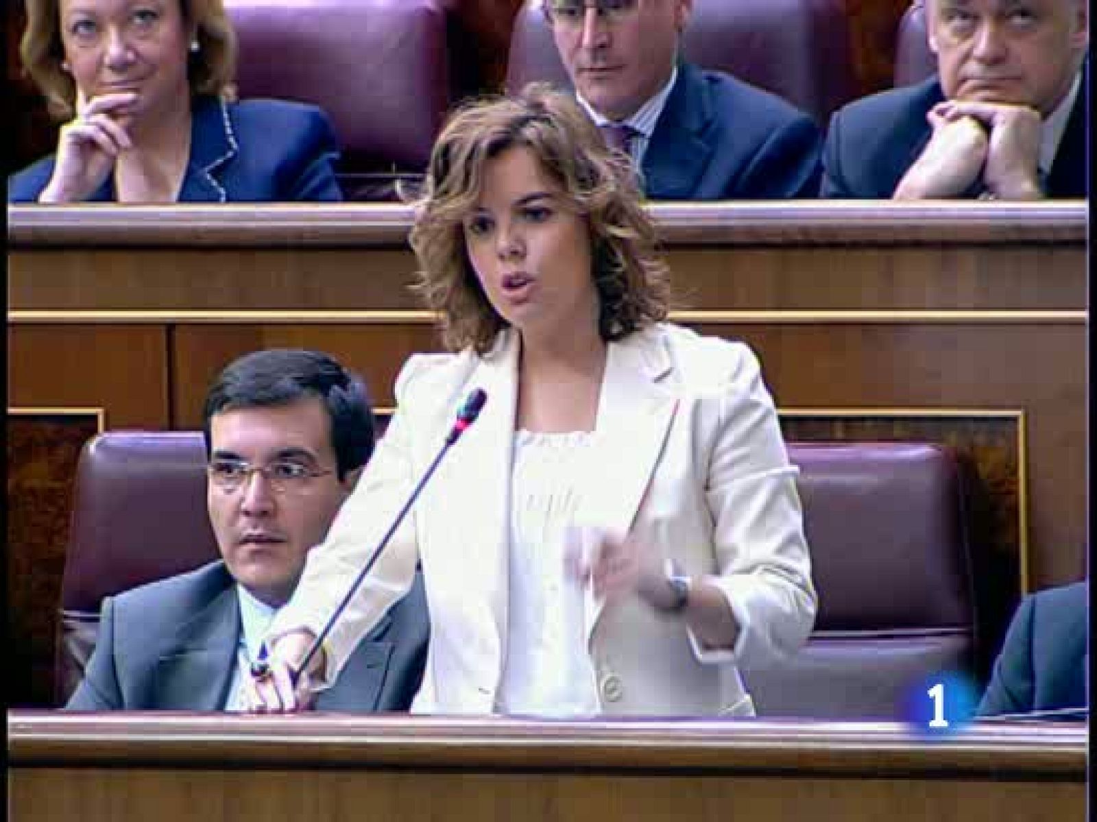 Tenso rifirafe entre la vicepresidenta primera y la portavoz del PP | Ver