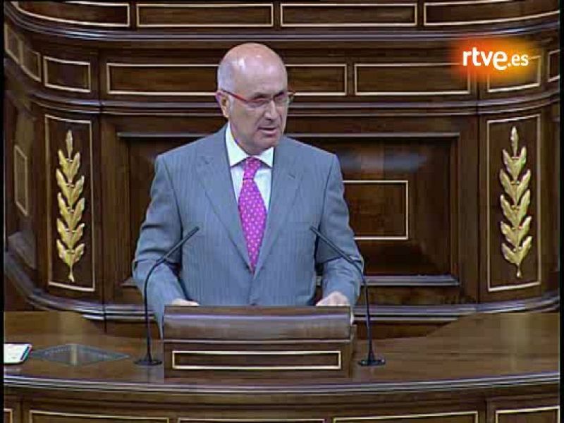 CiU se abstiene por "responsabilidad" pero pide elecciones en otoño | Ver