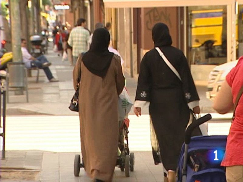 El Ayuntamiento de Lleida prohibirá el uso dentro de los edificios municipales del burka | Ver