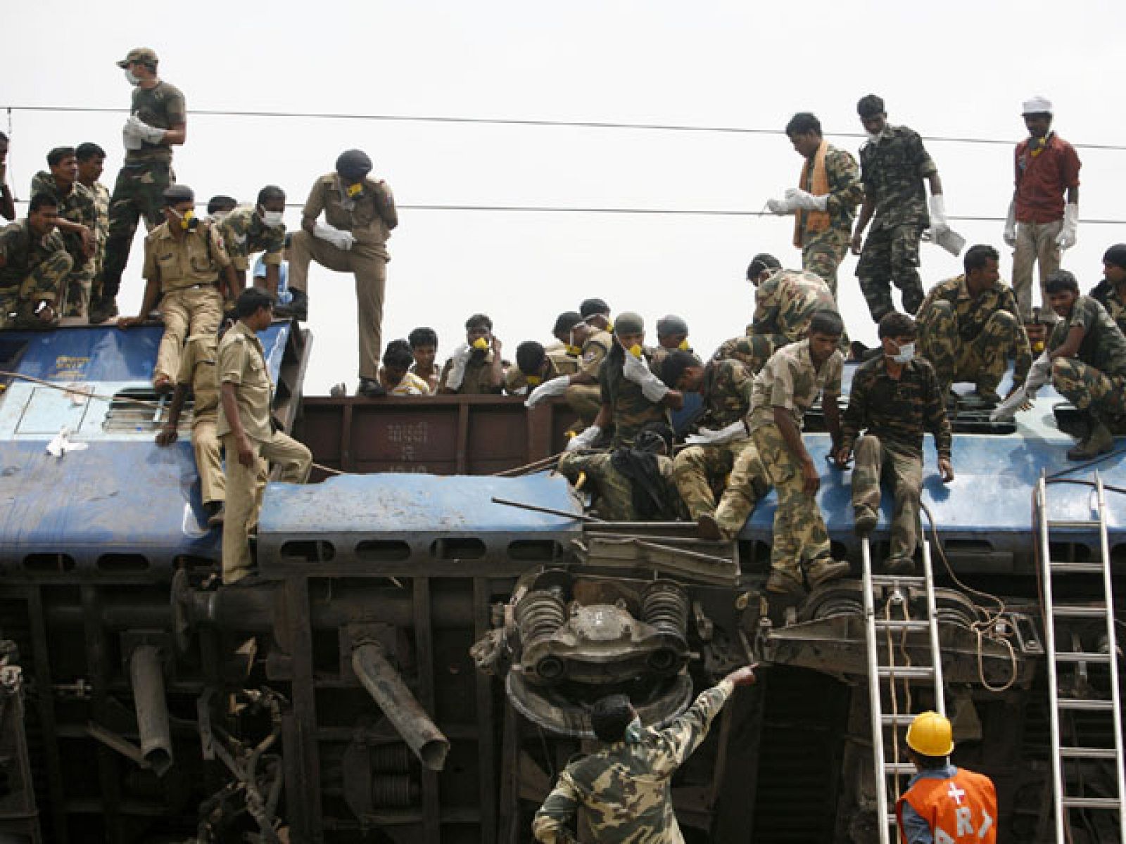 Los maoístas atentan contra dos trenes en la India