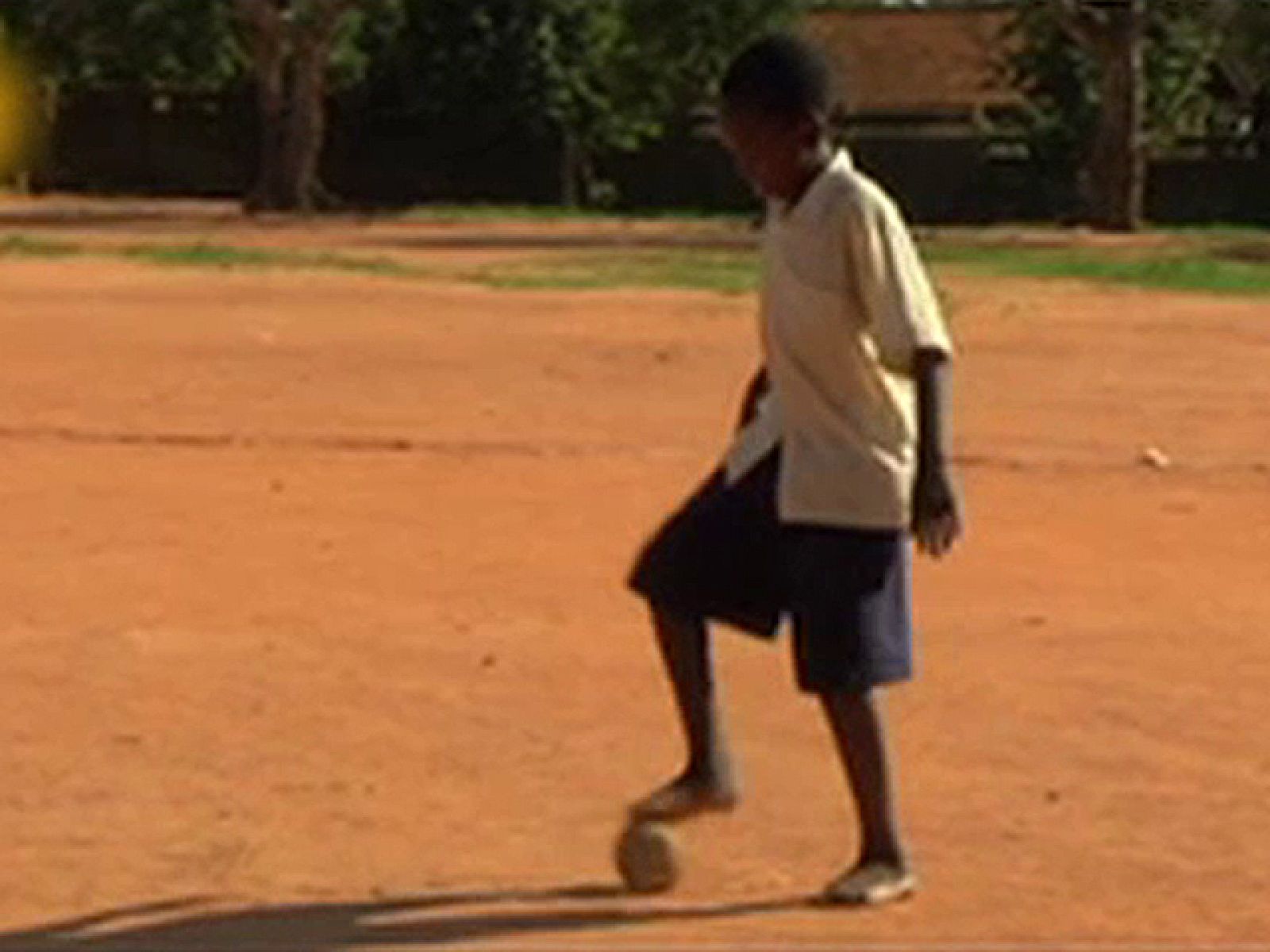 La aventura solidaria de Play4África ha recorrido el continente africano de norte a sur con la intención de acercar el fútbol a los más necesitados.
