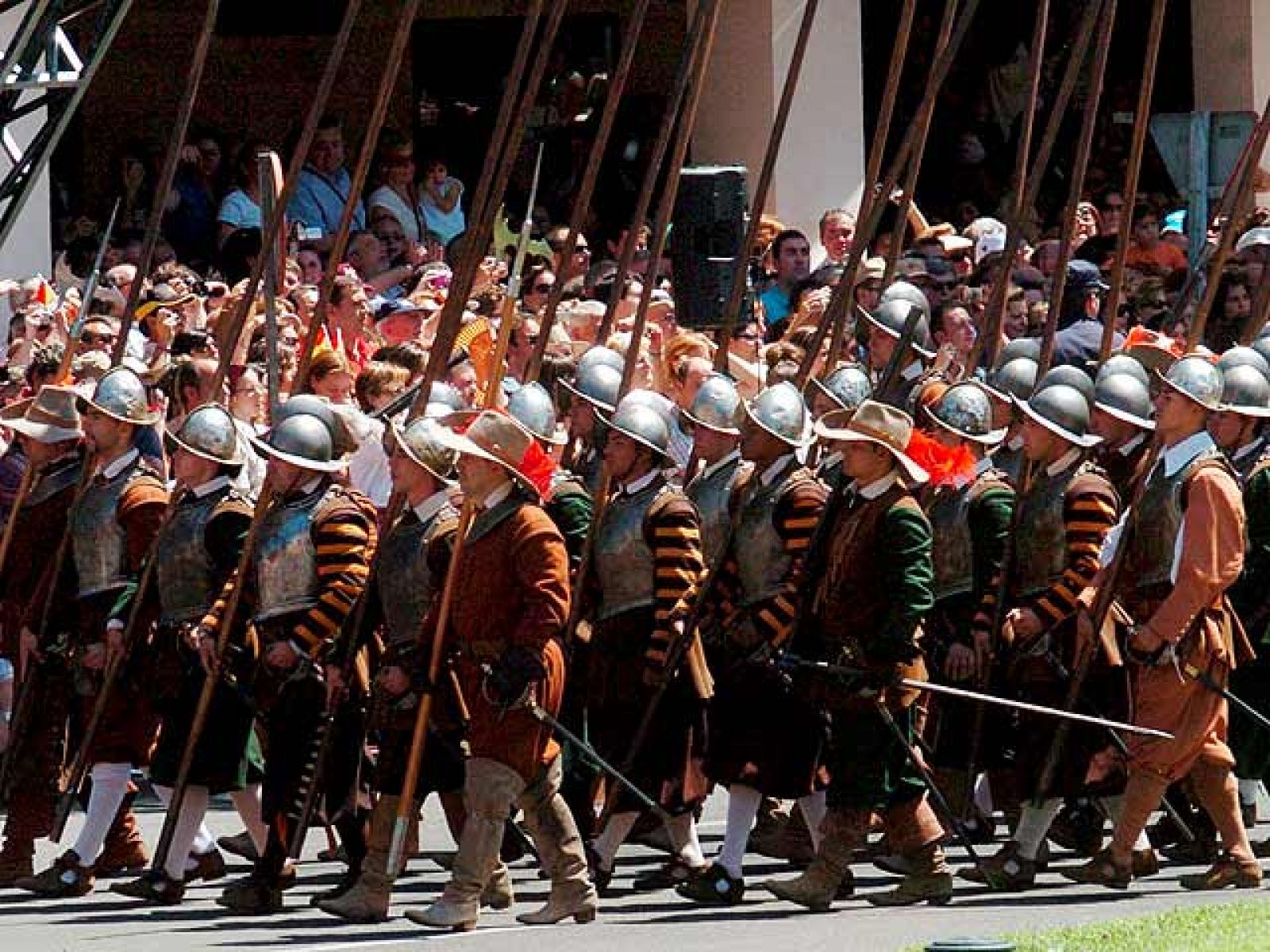 Badajoz se vuelca en el Día de las Fuerzas Armadas | Ver