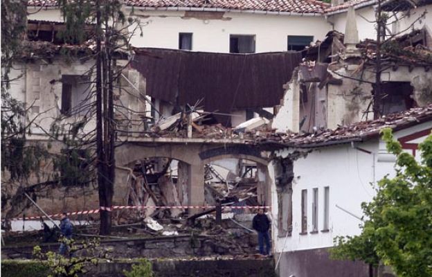  - La casa cuartel, destrozada