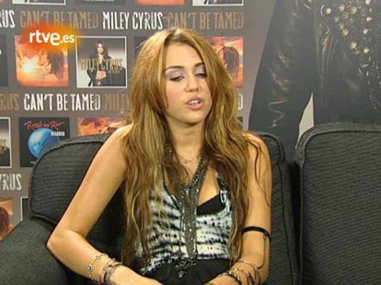 - Miley Cyrus: "'Can't Be Tamed'