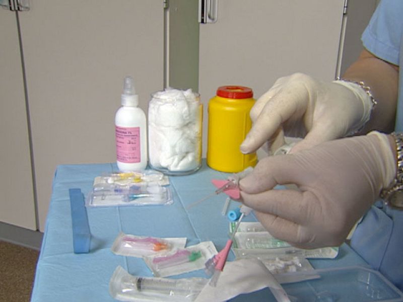 Cada año se producen en España cerca de 30.000 pinchazos accidentales entre los profesionales sanitarios - Ciencia y tecnología en Rtve.es | Ver