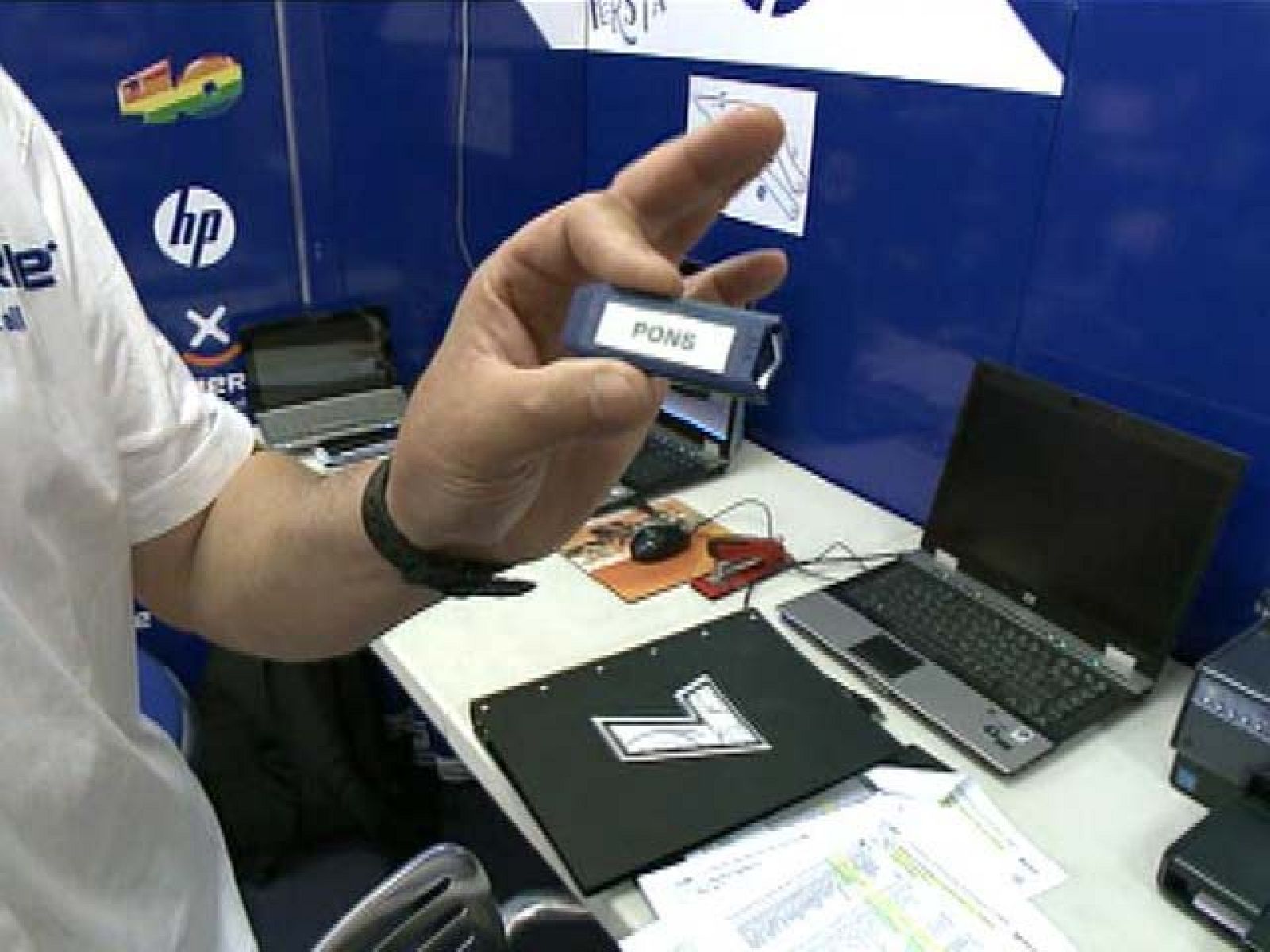 Para evitar manipulaciones en los motores del Mundial de MotoGP, los datos de las motos son controlados diariamente por medio de memorias USB.